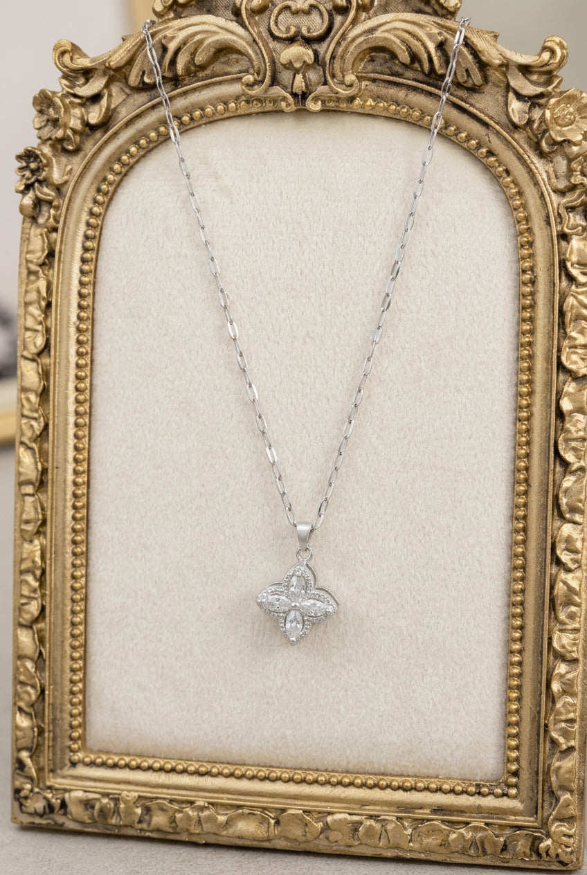Collana Nora